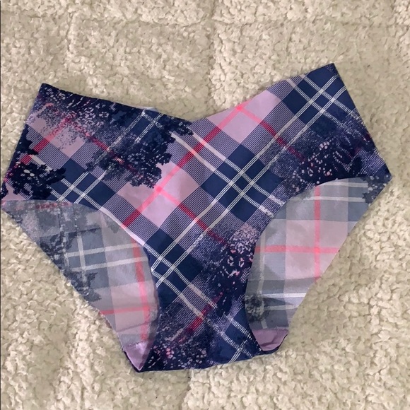 NWT Victoria’s Secret seamless hiphugger panty - Picture 1 of 3